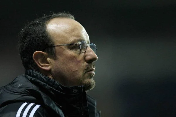 Reading, England - Saturday 8 December 2007: Liverpool manager Rafael Benitez looks dejected after losing 3-1 to Reading during the Premiership match at Madejski Stadium. (Photo by David Rawcliffe / Propaganda)