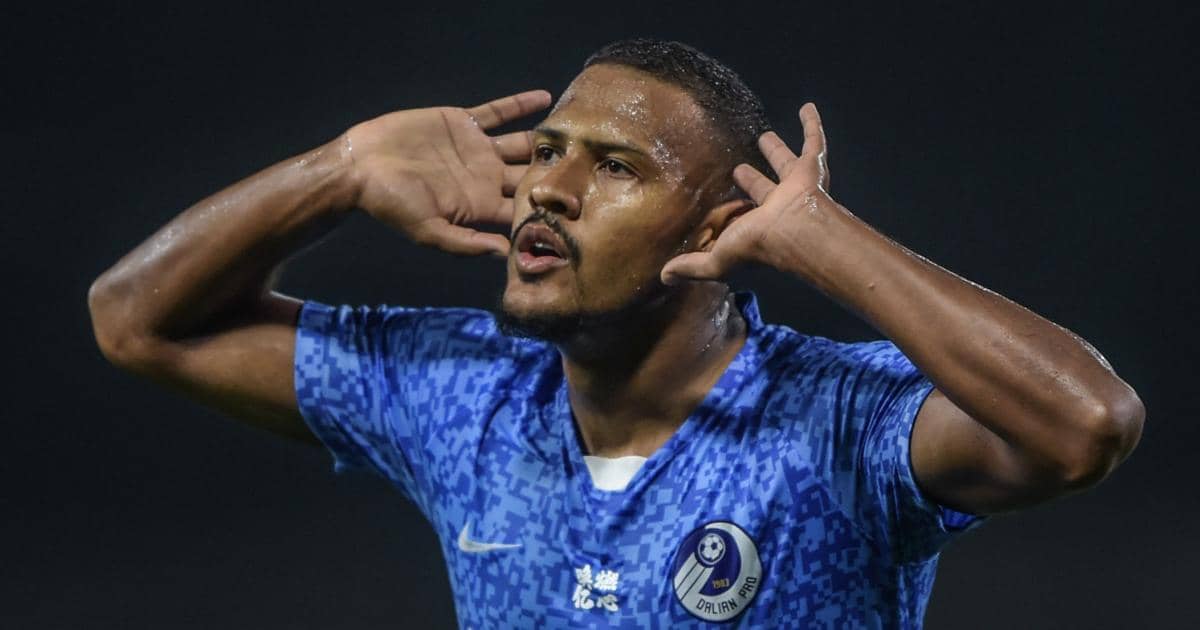 Salomon Rondon celebrates goal for Dalian Yifang